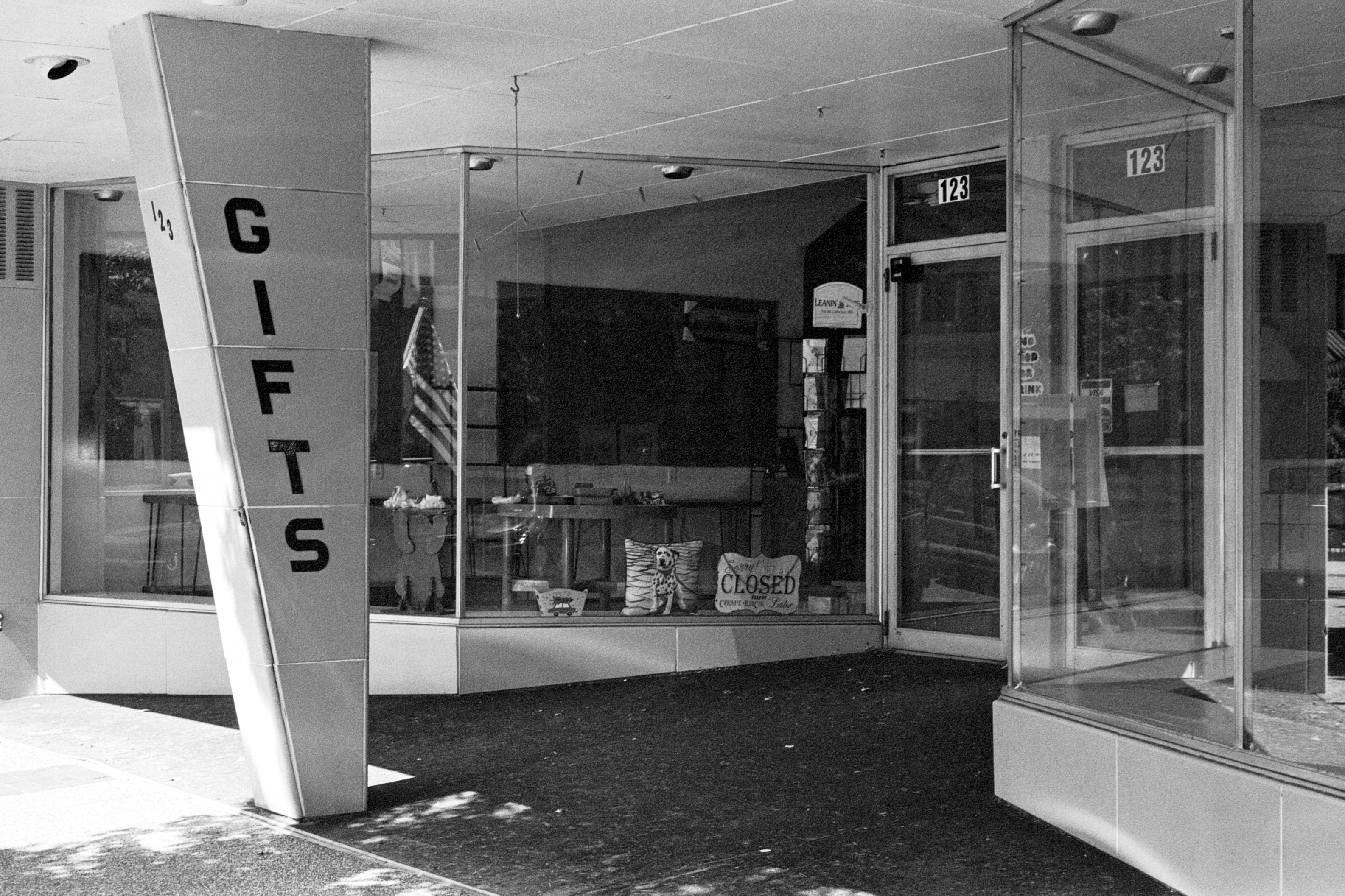 Gift store in Grand Haven. Closed.