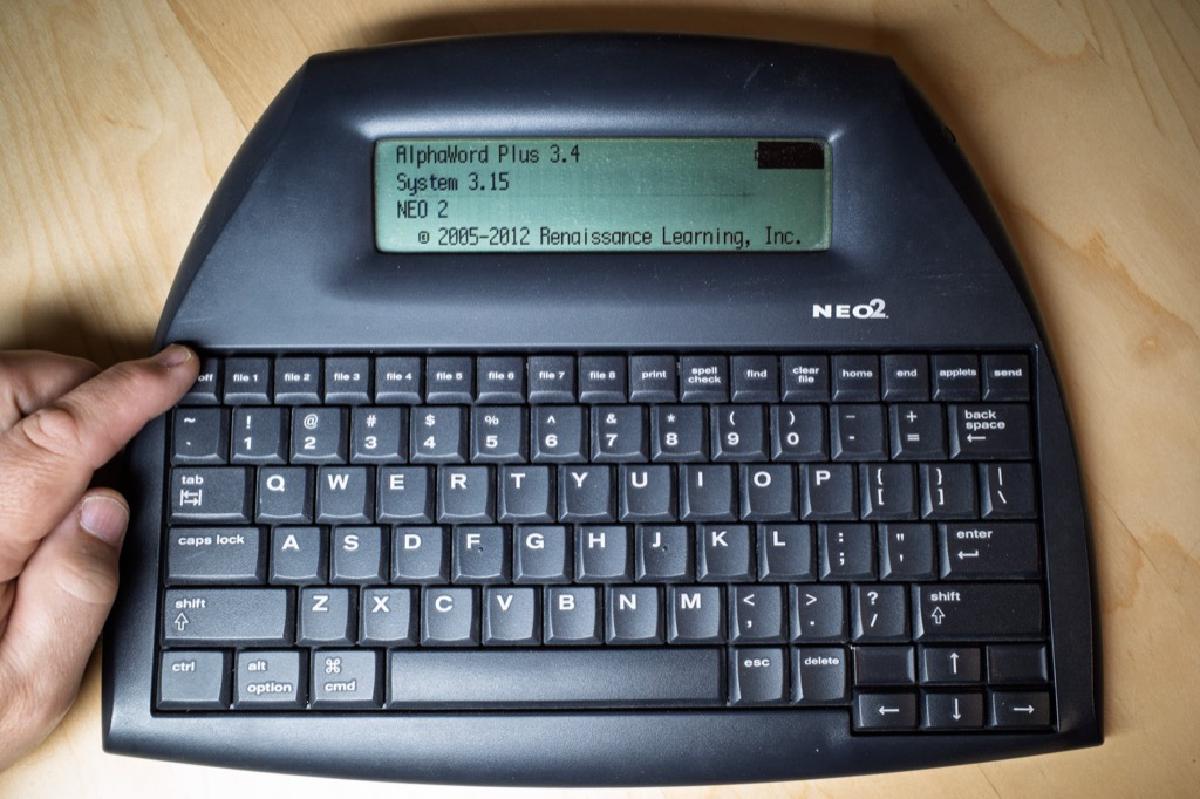 Morning pages with the AlphaSmart Neo 2